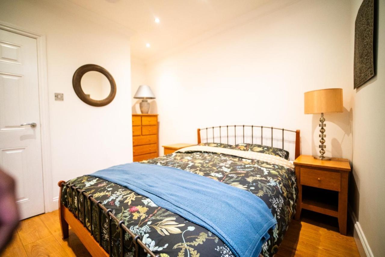 Stay With Serena Homes , One Bedroom Apartment Purley Eksteriør billede