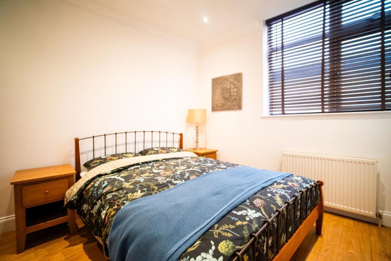 Stay With Serena Homes , One Bedroom Apartment Purley Eksteriør billede